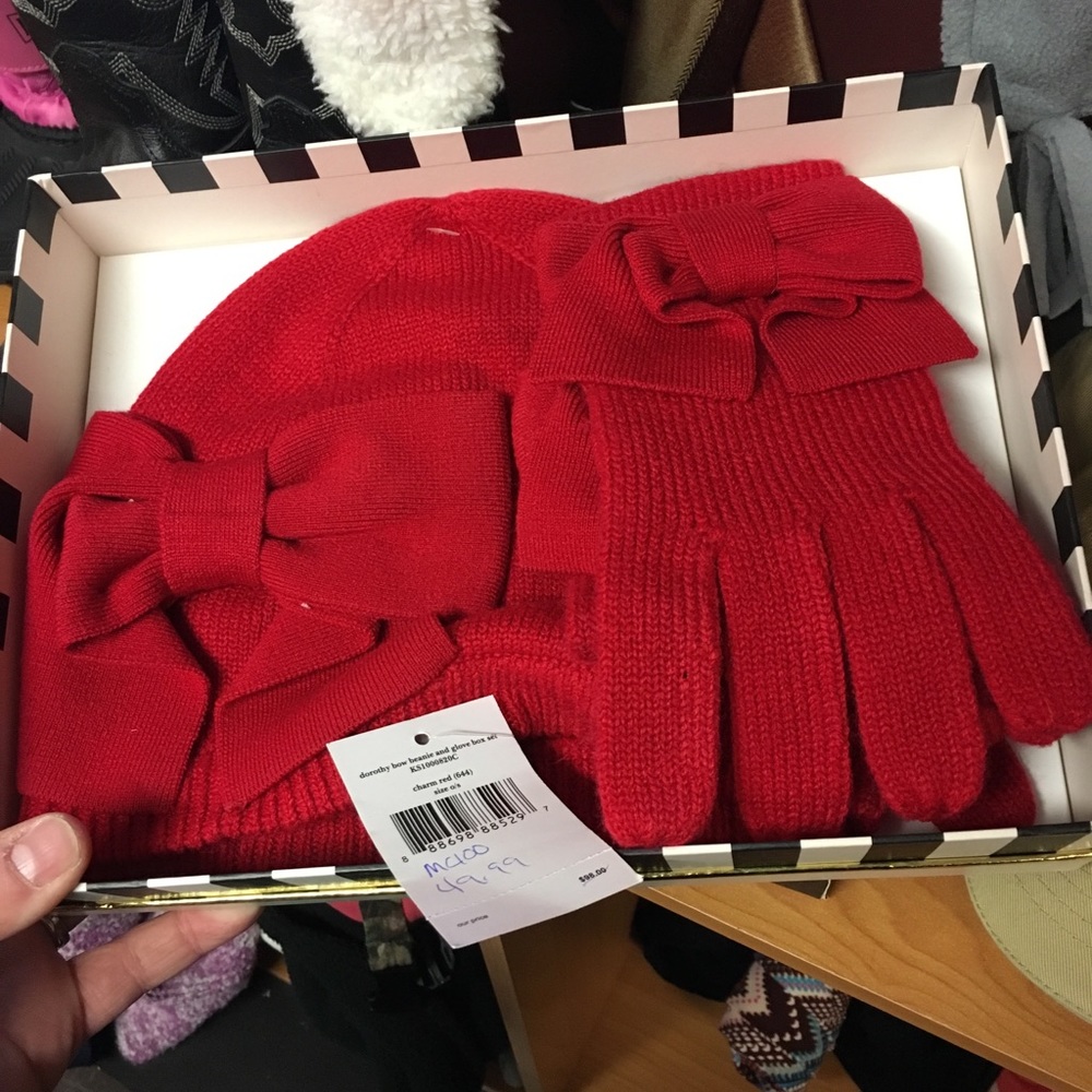 Kate Spade hat and glove set
